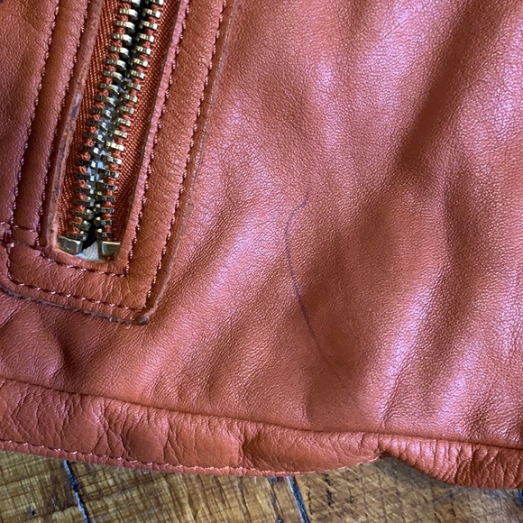 Linea Pelle Cross body added dressed coin purse. - Picture 7 of 11